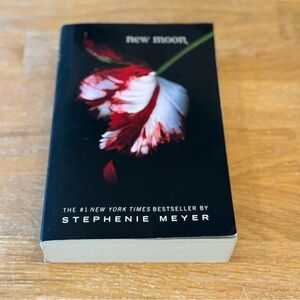 🌖 New Moon by Stephenie Meyer - Twilight Saga Book 2